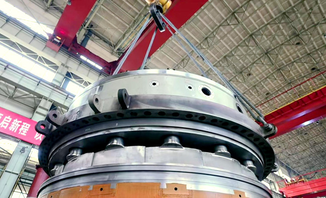 水轮机装配现场。。。受访者供图