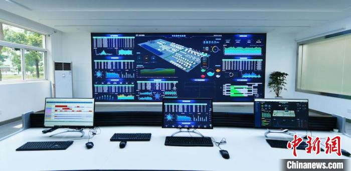 数字化车间数字大脑。。。　刘岗 摄