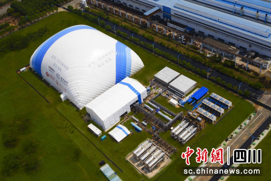 项目像一座蓝白相间的“小山”。。东方汽轮机 供图